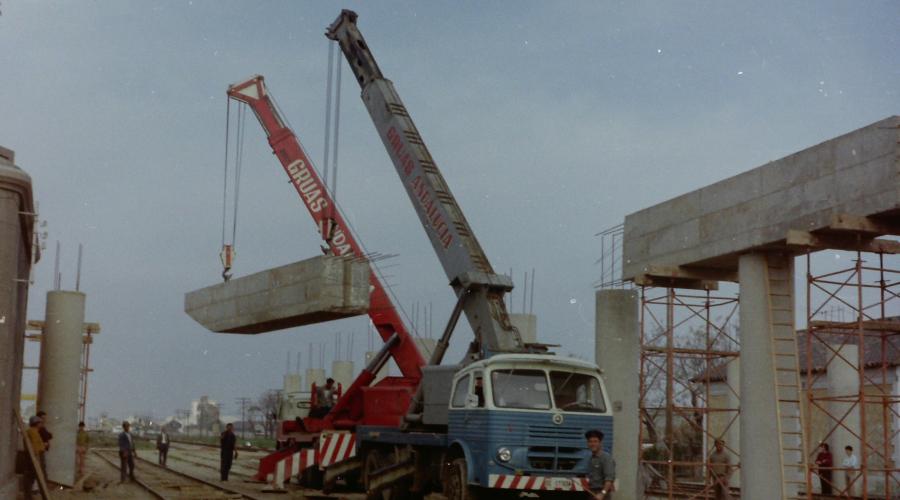 Grúas en obra infraestructura